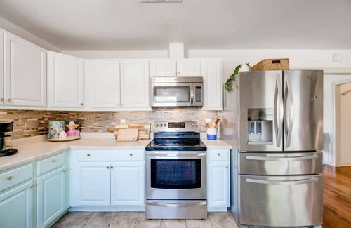 Dripping Springs House | Entertainers retreat! 5/2, hot tub, Blanco river