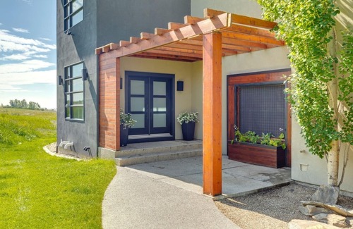 Calgary House | Entertaining custom home with 180 degree views of the Rocky Mountains