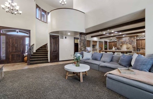 Meridian House | Entertainment Castle! Large Group & Company Functi