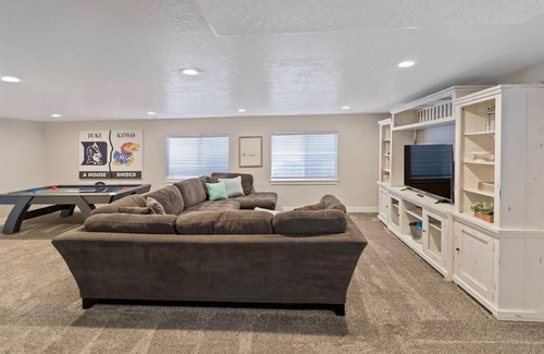 Saratoga Springs House | Entertainment dream Large Home with 7 bedrooms sleeps 20+