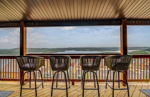 Kimberling City House | Entertainment Lodge! Private Hot Tub!
