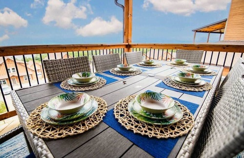 Kimberling City House | Entertainment Lodge! Private Hot Tub!