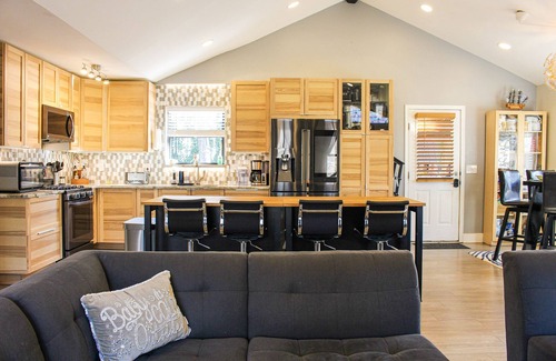 Marietta Bed & Breakfast | Entertainment Paradise Retreat Relaxation Stay!
