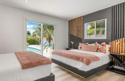 Cutler Bay House | Entertainment Villa - Heated Pool, Arcade and more