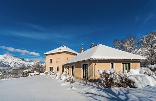 Saint-Bonnet-en-Champsaur Villa | Entire house with spa in a unique setting! view of the mountains.