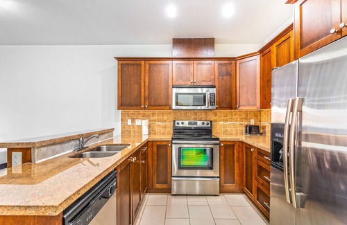 Guildford Apartment | Entire 1 BD suite with 2 bathrooms in Surrey