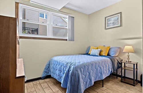 Elgin Apartment | Entire 1 bed 1 bath apt /Nurses/Contractors/Laundry/FREE Wifi/Parking