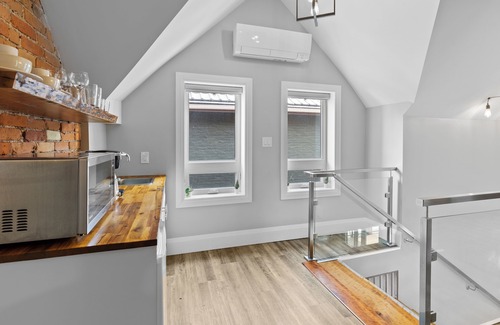 Mount Hope Huron Park Apartment | ENTIRE 1 BEDROOM APARTMENT ACROSS FROM GOOGLE