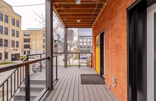Mount Hope Huron Park Apartment | ENTIRE 1 BEDROOM APARTMENT ACROSS FROM GOOGLE