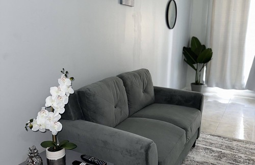 Eden Gardens Apartment | Entire 1 Bedroom Apartment in the City - Free Parking & Wi-Fi Service