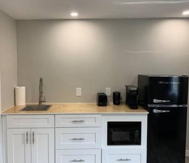 Waterloo Apartment | ENTIRE 1 BEDROOM APARTMENT DOWNTOWN - u4