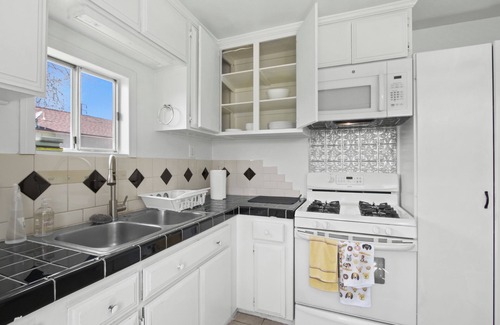 Ontario House | Entire 1-bedroom house Free RV parking