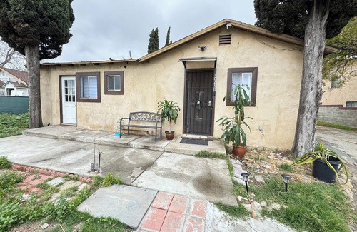 Ontario House | Entire 1-bedroom house Free RV parking