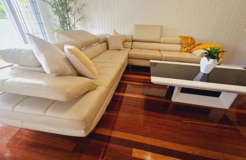 Maryborough Apartment | Entire 2 Attached Duplex Unit, 15ppl