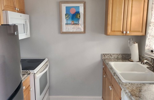 Ormond-by-the-Sea Condo | Entire 2 bed 1 bath condo with pool, wi-fi, beachfront, near Daytona, I-95, I-4