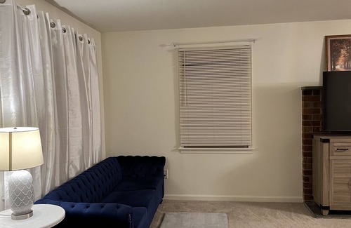 Norristown House | Entire 2 Bed 2 Bath Spacious Townhouse Condo