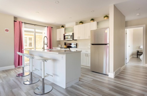 Fairfield Apartment | ENTIRE 2 BEDROOM APARTMENT DOWNTOWN