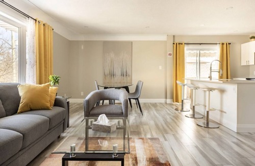 Kitchener Apartment | ENTIRE 2 BEDROOM APARTMENT DOWNTOWN