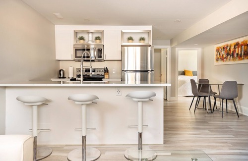 Fairfield Apartment | ENTIRE 2 BEDROOM APARTMENT DOWNTOWN