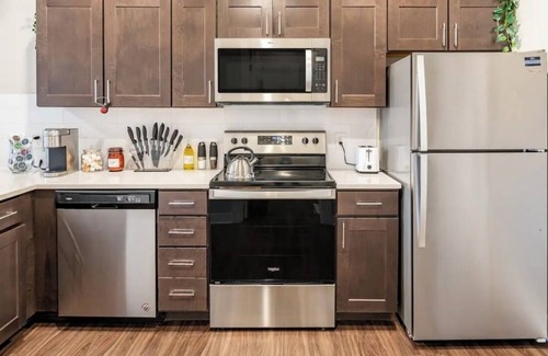 Weinland Park Apartment | Entire 2-bedroom apartment with WiFi, AC in cool Columbus