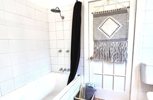 Blaxland House | Entire 2 bedroom cottage in lower blue mountains - close to amenties and train!