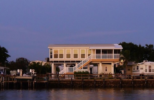 Chokoloskee House | Entire 2 Bedroom Fishing Trailer on island, use of Boat Dock , marina, and WIFI