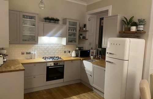 Shawlands Apartment | Entire 2 bedroom flat. Perfect Cop26.