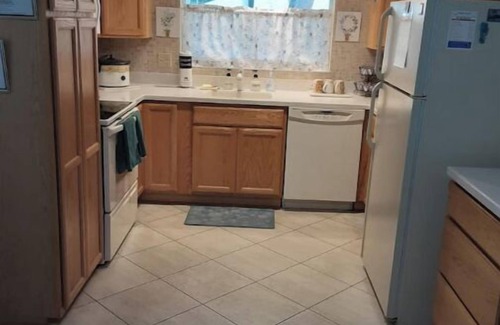 Inverness House | Entire 2 bedroom home w/1 car garage in Inverness