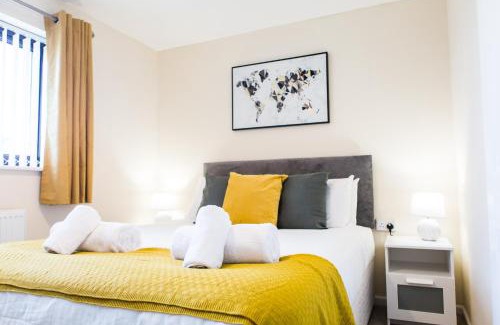 Clearbrook House | Entire 2 Bedroom House near Derriford with Parking