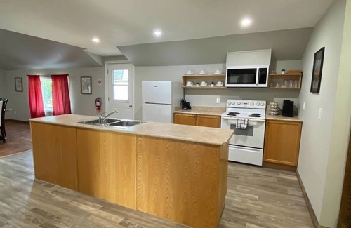 Arkona House | ENTIRE 2-BEDROOM TOWNHOUSE ON A RUSTIC FARM, 20 Minutes from GrandBend!