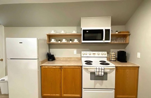 Arkona House | ENTIRE 2-BEDROOM TOWNHOUSE ON A RUSTIC FARM, 20 Minutes from GrandBend!