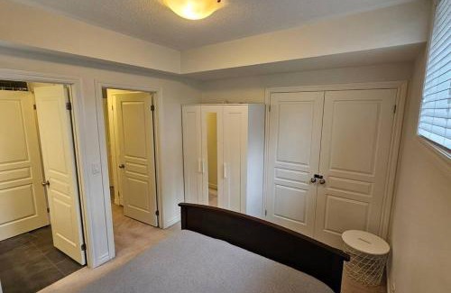Earlscourt Apartment | Entire 2 Bedroom Townhouse in Toronto!