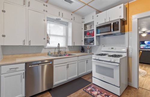 North Houston House | Entire 2BR/1BA dog friendly private home w dedicated office, Lg yard & parking