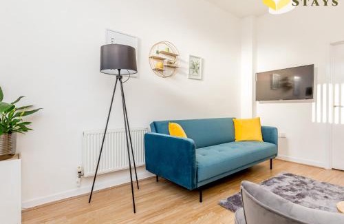 Northampton Apartment | Entire 2BR House 4beds Walk to Town Ctr