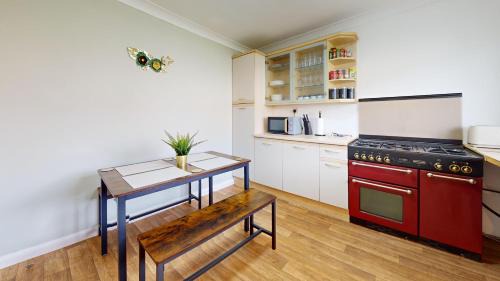 Crays Hill House | Entire 3 Bed Home in Basildon Sleeps up to 6
