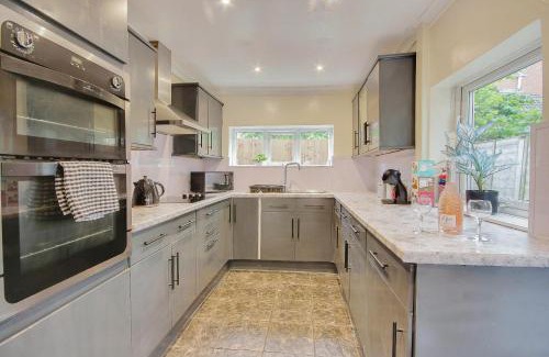 Gloucester House | Entire 3 bed house in Gloucester