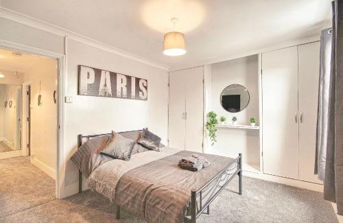 Gloucester House | Entire 3 bed house in Gloucester