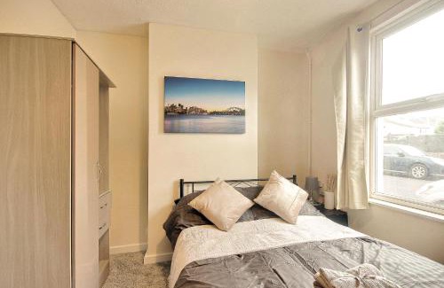 Gloucester House | Entire 3 bed house in Gloucester