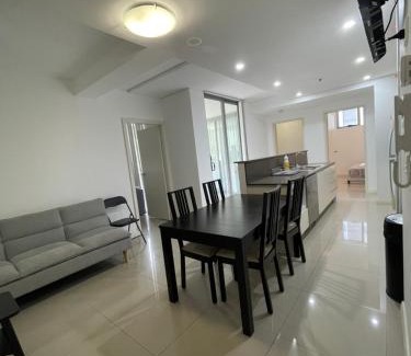 Mascot Apartment | Entire 3 bedroom apartment in Mascot