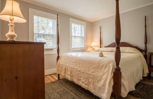Walpole Cottage | Entire 3 Bedroom Cottage with lots of outdoor space 20 min to Brattleboro