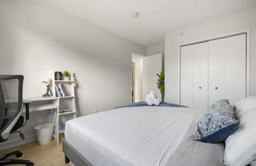 Montgomery House | Entire 3 Bedroom Family Style House with Free Banff Access, Parking, Netflix, King Size Bed, 65" Smart TV & More