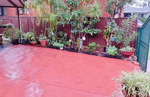 Sydney House | Entire 3 Bedroom - Fully fenced individual home in tranquil cul de sac