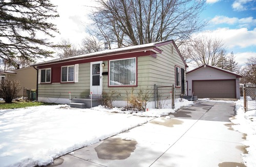 Romulus House | Entire 3 Bedroom Home. Newly renovated & Furnished
