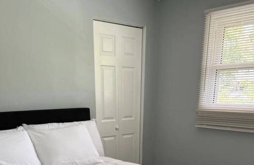 Newark House | Entire 3 bedroom house with fenced backyard