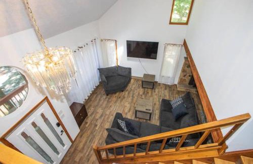 East Stroudsburg Ski Chalet | Entire 3 Bedroom Adventure Chalet, Near the best of the Poconos