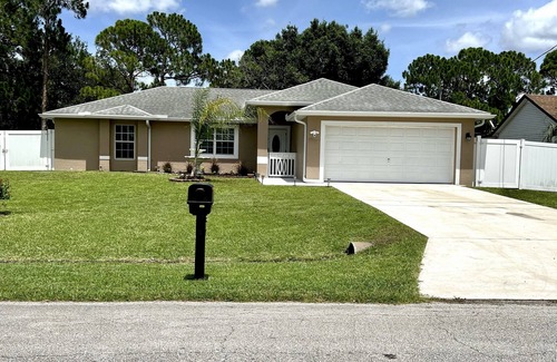 Port Saint Lucie House | Entire 3 bedroom home with fenced yard and screened porch !