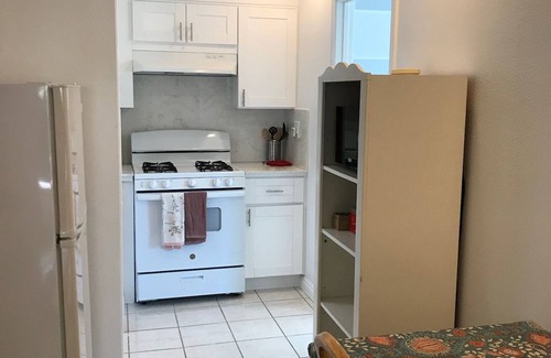 Bay Park House | Entire 3 Bedrooms Guest House Close Beach Downtown
