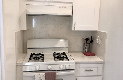 Bay Park House | Entire 3 Bedrooms Guest House Close Beach Downtown