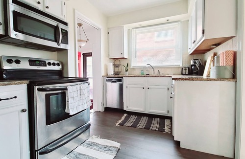 Harper Woods House | Entire 3 BR Home by St John's Hospital in Quiet area