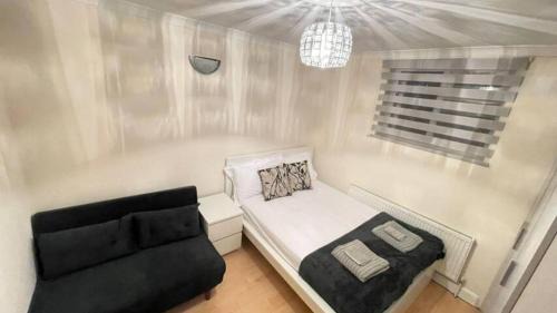 Finsbury Park House | Entire 3 BR Home - Minutes to Emirates Stadium!